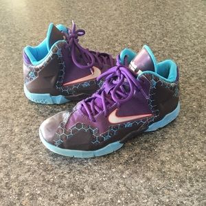 Nike LeBron XI Summit Lake Hornet, size 2Y